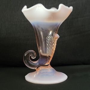 Vintage Duncan Miller 3 Feather Pink Glass Opalescent Cornucopia Decorative Vase